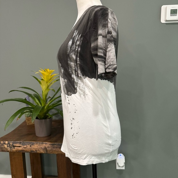 Eva Kayan T-Shirt - Picture 5 of 11